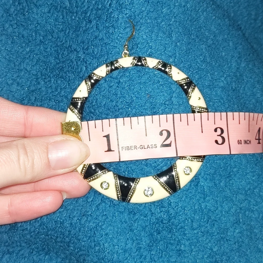 Island Designs by Harry Haslett Earrings LARGE Circular Black and Cream Dangle - Picture 9 of 11